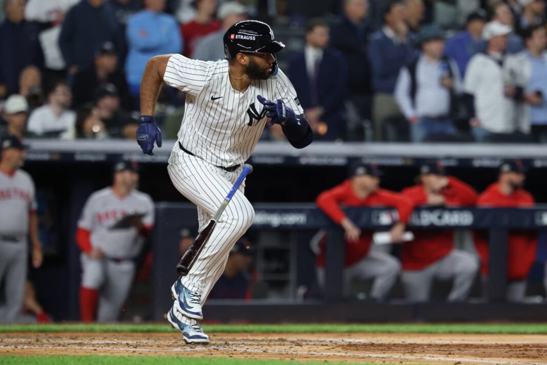 Los Yankees Remontan con Dos Jonrones Decisivos de Amed Rosario ante los Atléticos Los Yankees Remontan con Dos Jonrones Decisivos de Amed Rosario ante los Atléticos